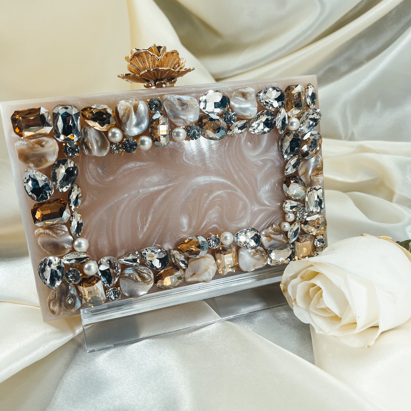 SOFIA Clutch