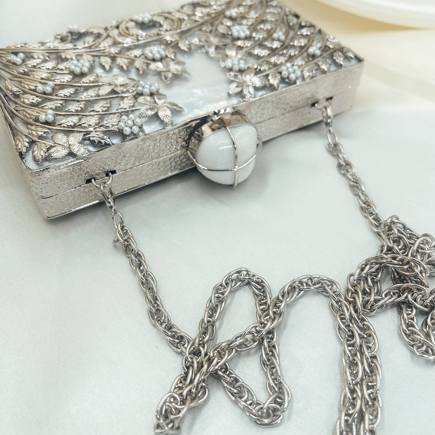 RUHANA Clutch (Silver)